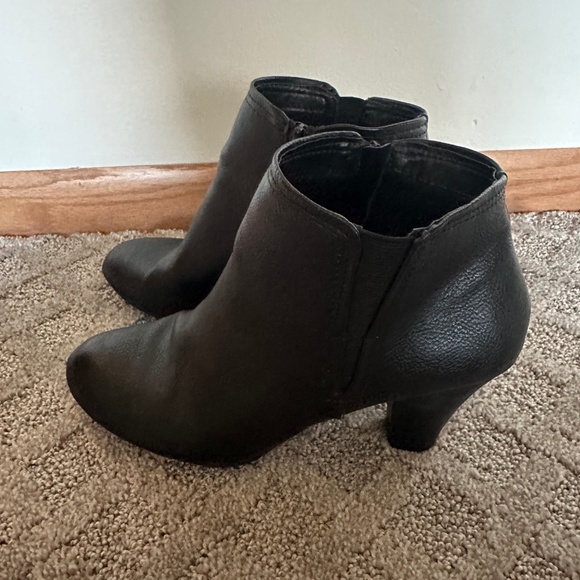 Black boots - Picture 1 of 6